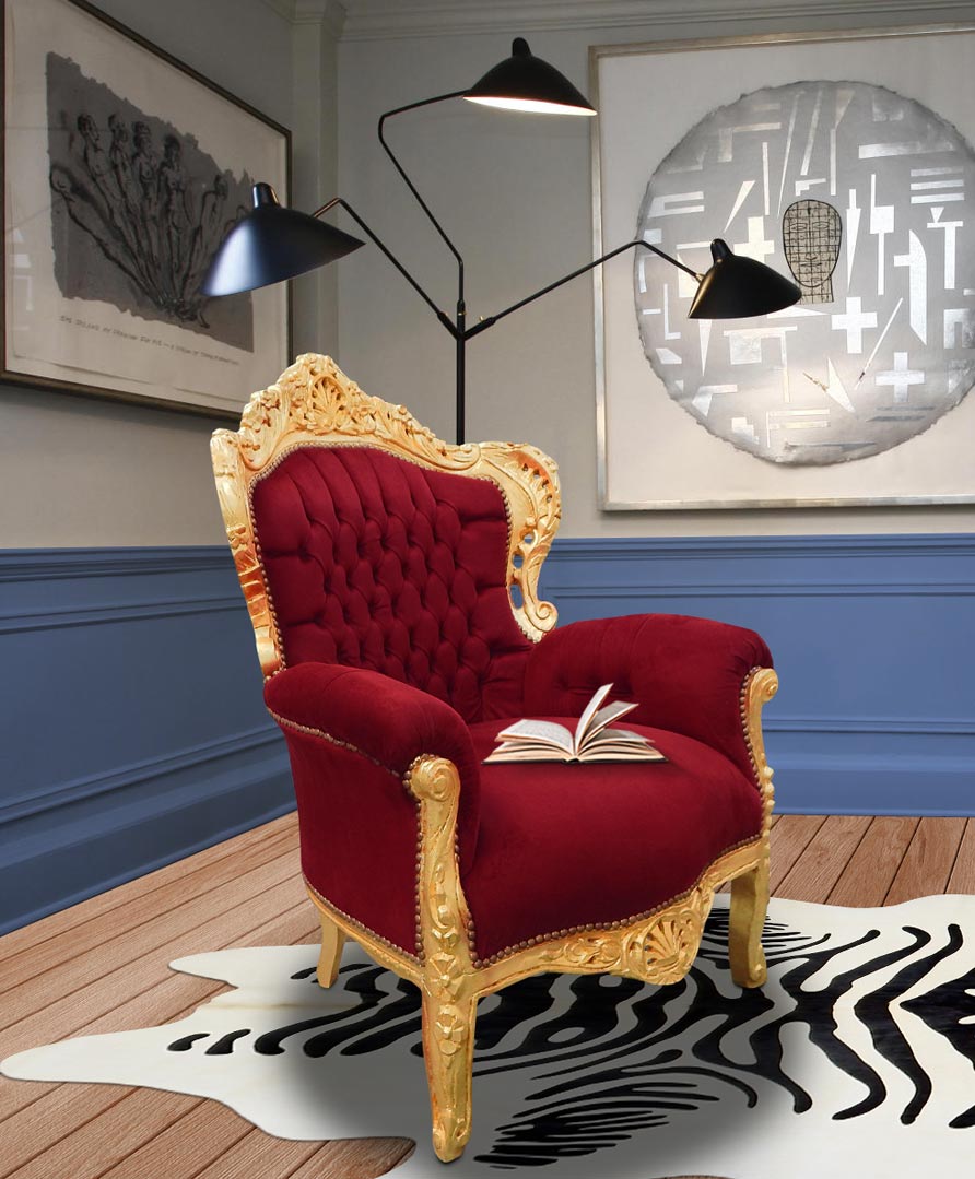 coin lecture dans un grand fauteuil de style baroque en velours rouge bordeaux et bois doré à la feuille Royal Art Palace